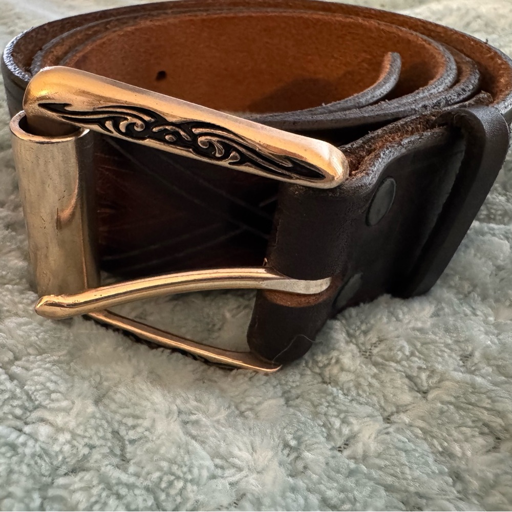 Vintage style brown leather western belt  engraved silver-tone buckle
